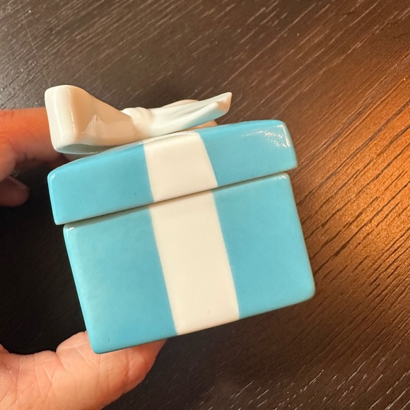 Tiffany & Co Porcelain Blue Trinket Box small 2 inches discounted vintage - Picture 3 of 5